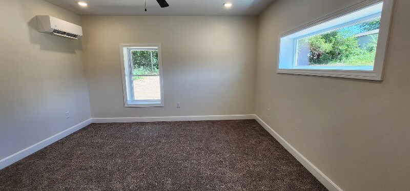 Building Photo - 504 Brian St