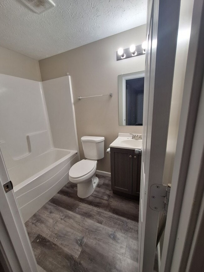 Building Photo - 2 bedroom apartment