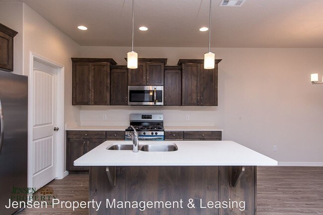 Building Photo - 3276 E Red Cedar Dr