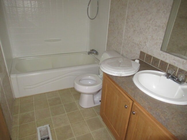 Building Photo - 406 Crystal Dr