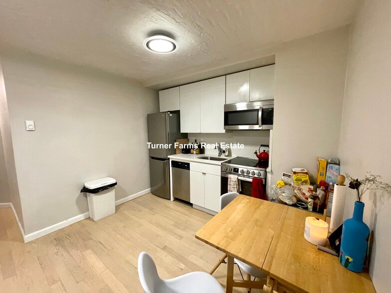 Building Photo - 89A Hudson St