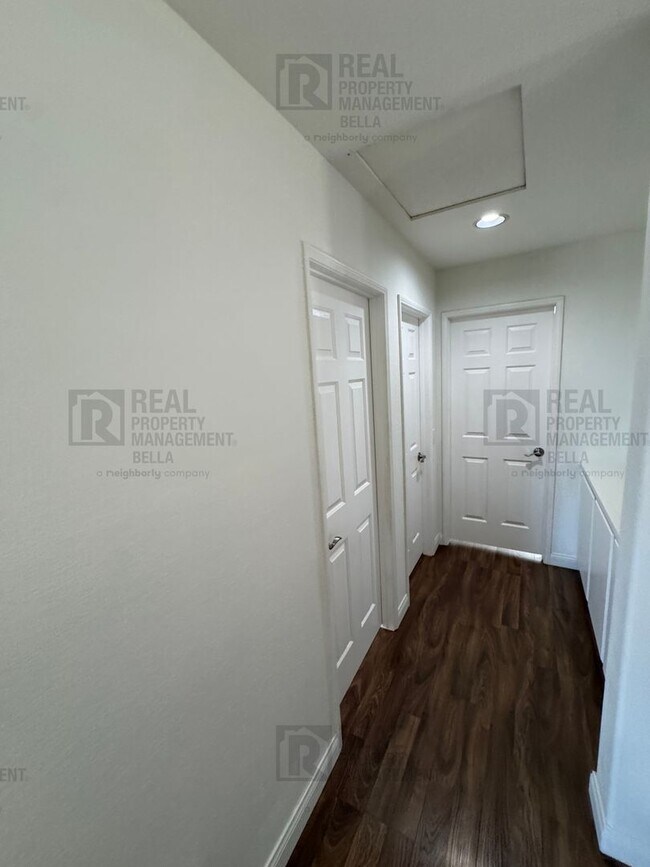 Building Photo - 23 Bella Donaci