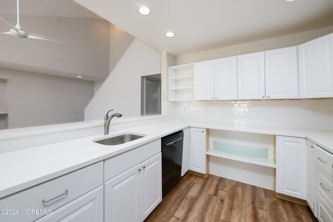 Building Photo - 222 Waters Edge Dr