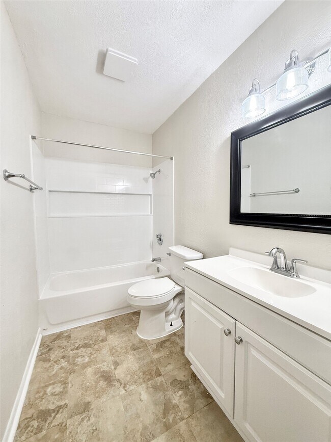 Building Photo - 941 S Walker St