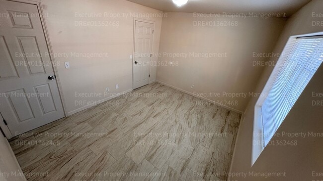 Building Photo - 3 bedroom/ 2 bathroom apartment