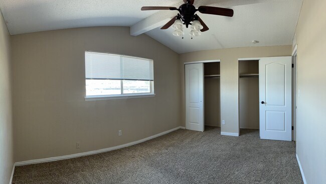 Building Photo - 5527 Carousel Dr