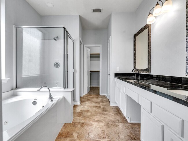 Building Photo - 114 N Hawkhurst Cir