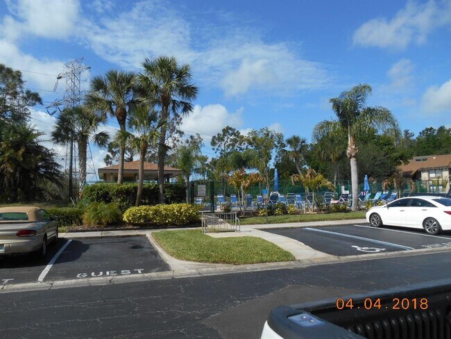 Building Photo - 284 Woodlake Wynde