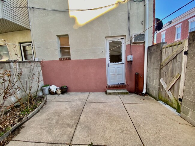 Building Photo - 2312 S 11th St