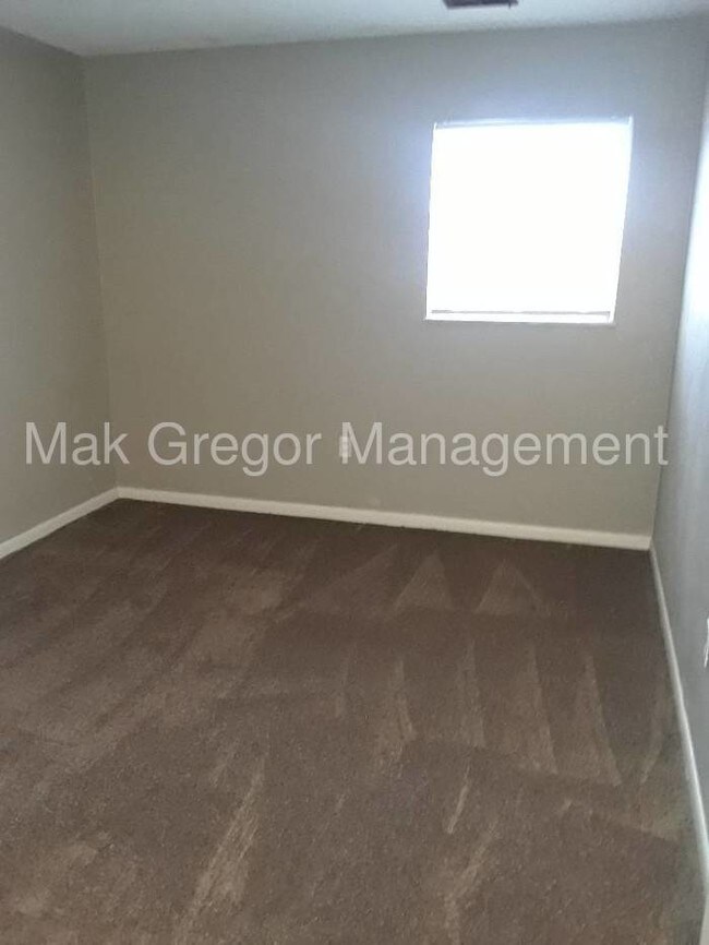 Building Photo - 2 BDRM Apt, New Flooring, Appliances, C/A.