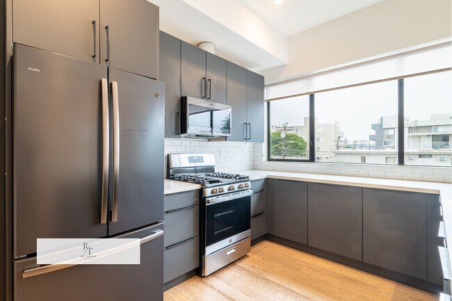 Building Photo - Elegant 3 Bedroom / 2.5 Bathroom Home in LA