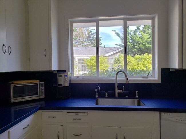 Building Photo - Hatton Fields Retreat with Guest Suite and...