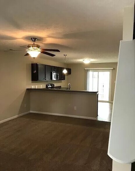 Building Photo - 220 Grove Ln