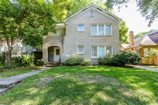 Primary Photo - 1822 Kipling St