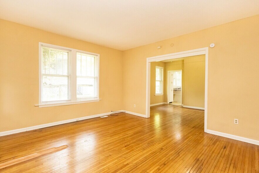 Building Photo - 615 Barton Ave
