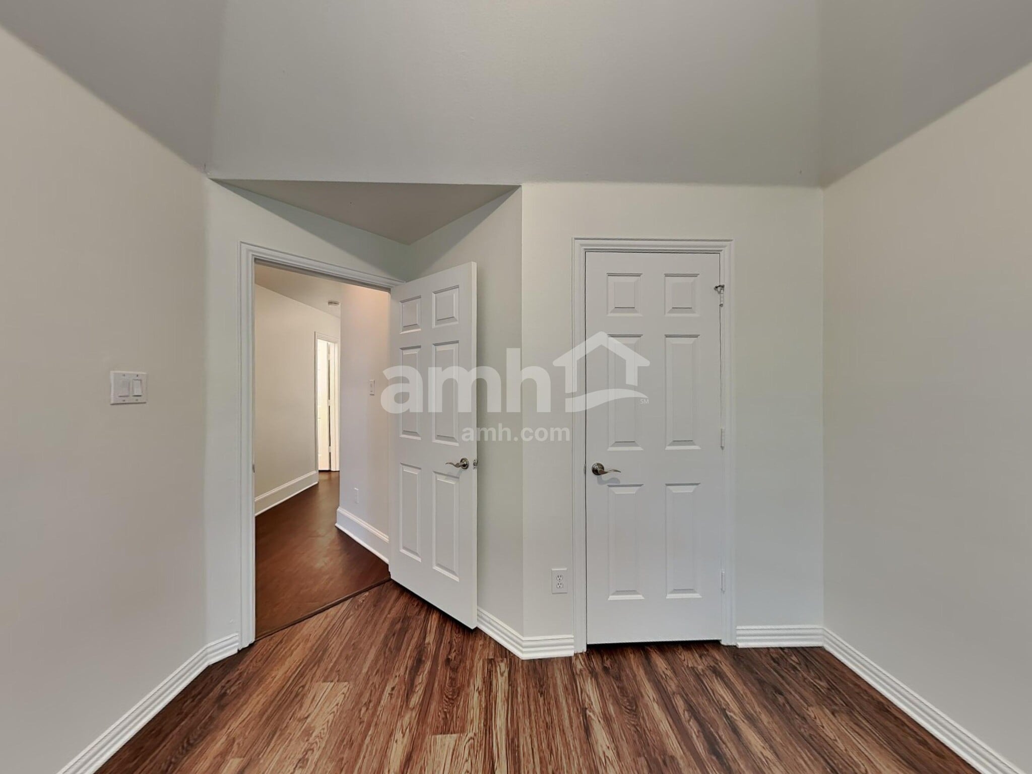 Building Photo - 3720 Drexel Dr
