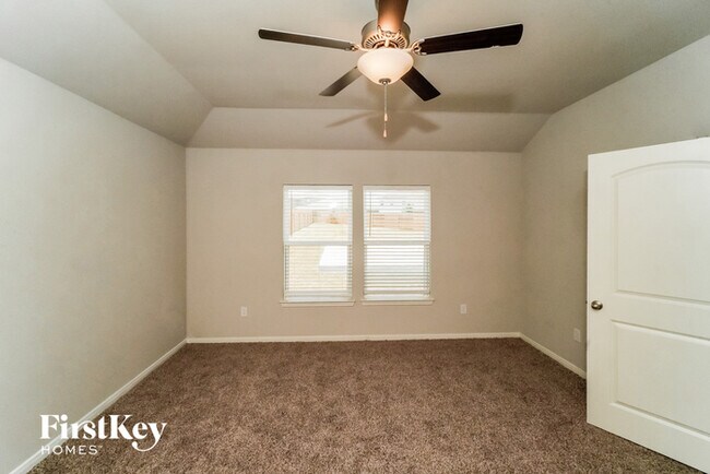 Building Photo - 6411 Thorpe Holw