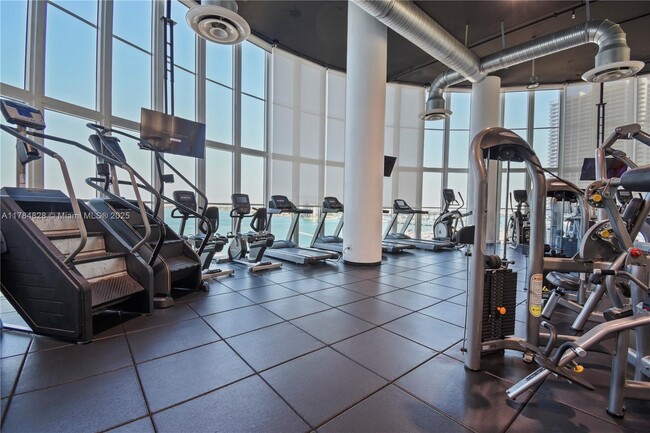 Building Photo - 1800 N Bayshore Dr