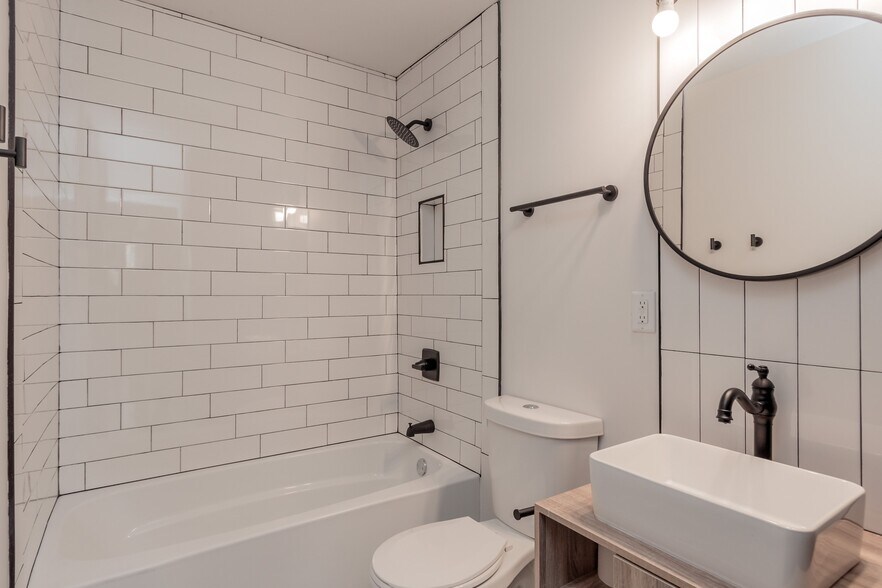 Building Photo - 446 E St