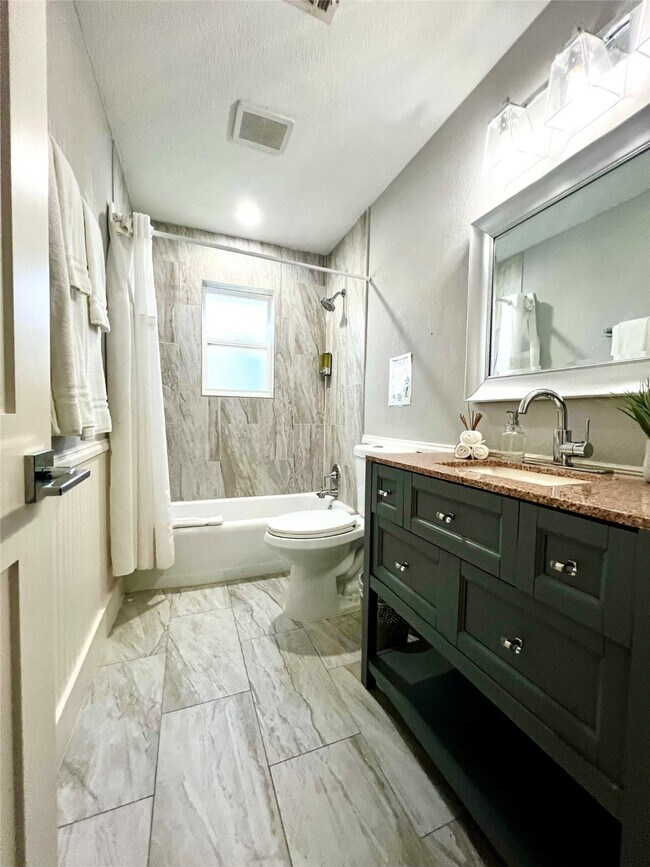 Building Photo - 5719 Viking Dr