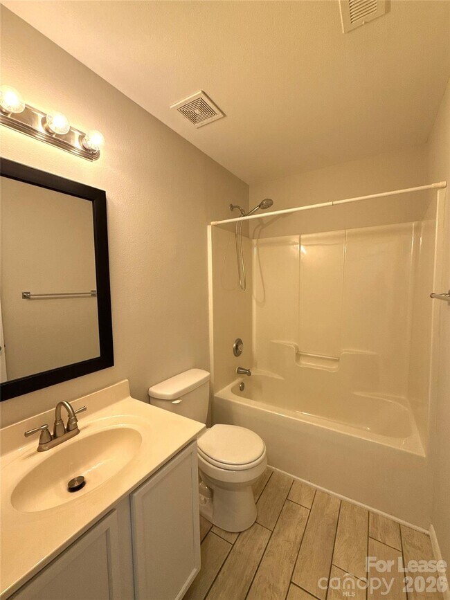 Building Photo - 15732 Circlegreen Dr