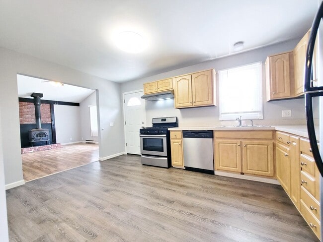 Building Photo - 3 Bed - 1 Bath Cape Cod for Rent in Euclid