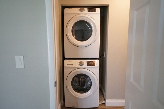 Building Photo - SHOWINGS AVAILABLE NOW