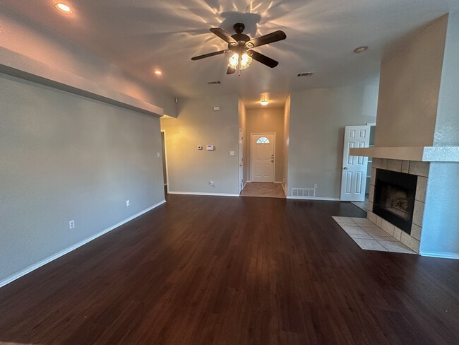 Building Photo - 2701 Littlepine Dr