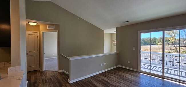 Building Photo - Bedroom, 1 Bathroom, Mid, Second Floor, Ap...