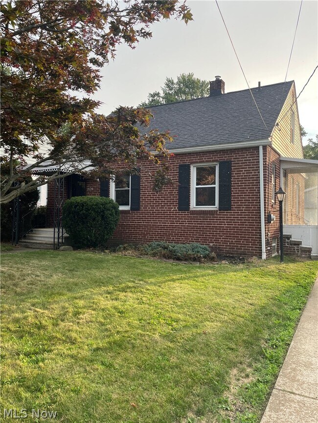 Building Photo - 2128 6th St