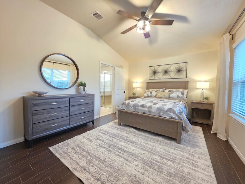 Building Photo - 15434 Kaston Dr