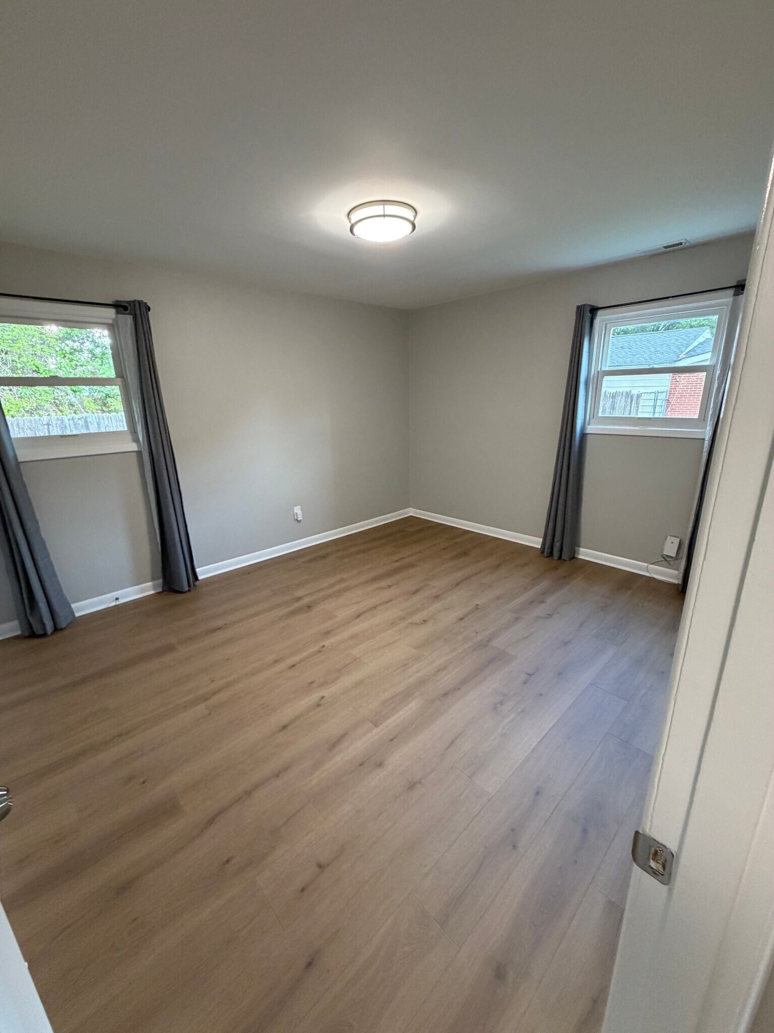 Building Photo - 1924 Hadley Rd