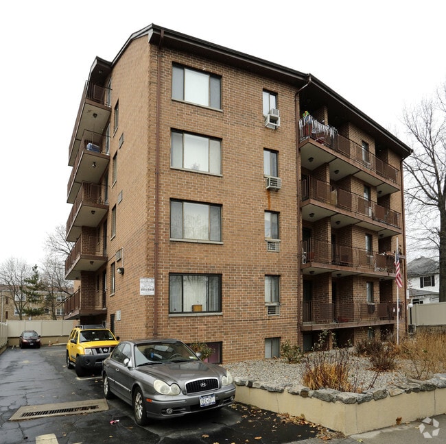 585 N Railroad Ave 585 N Railroad Ave Staten Island NY 10304