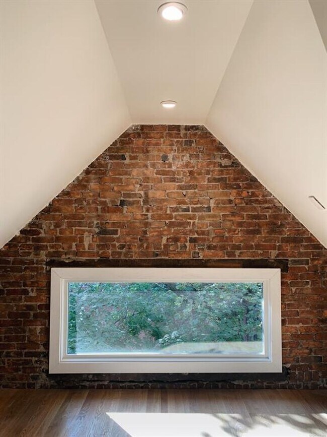 Building Photo - 99 Olive St