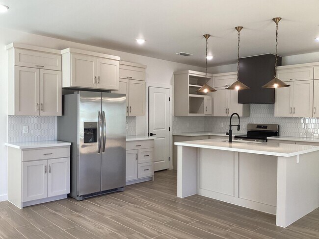 Building Photo - 601 Cata Dr