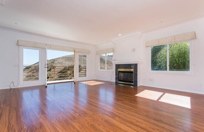 Building Photo - 40 Saddlebow Rd