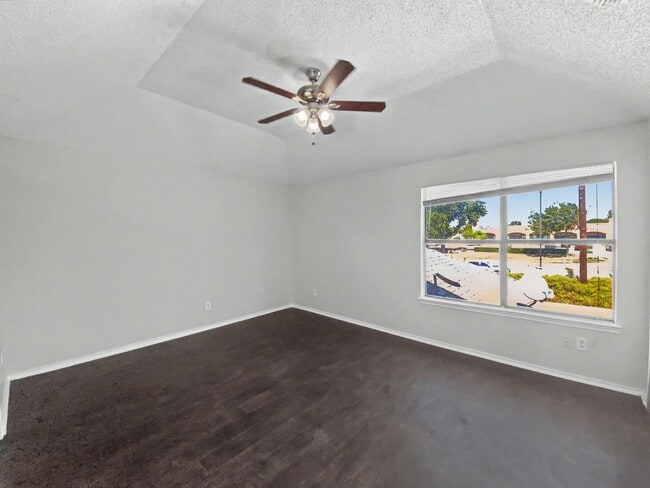 Building Photo - Spacious, Updated Townhome in Garland