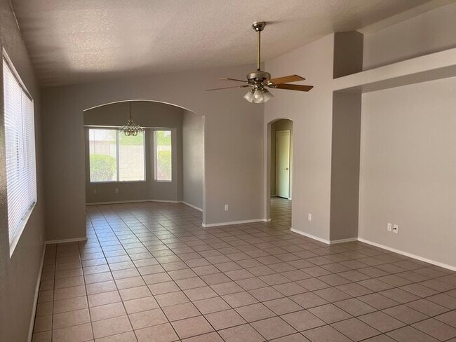 Building Photo - 3 Bed/ 2Bath Single Level Home in Ahwatukee Area