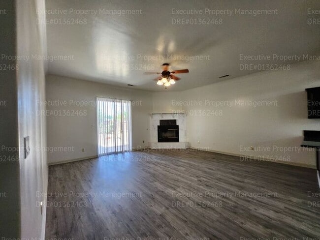 Building Photo - 4 bedroom 3 FULL bath/ 3 CAR Garage.. 2418...