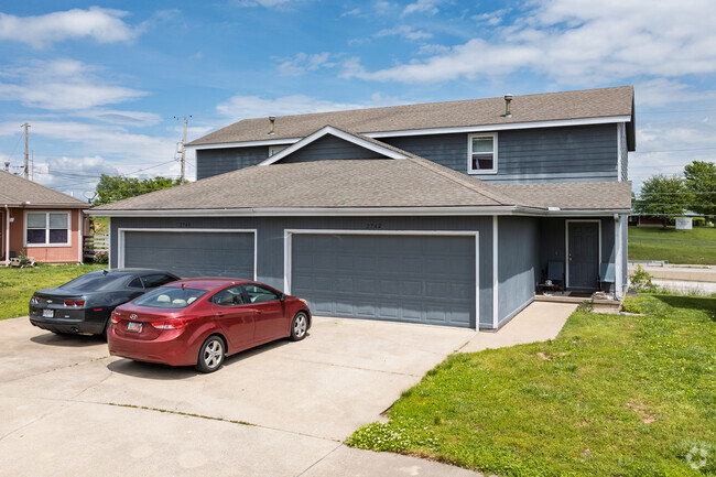 Building Photo - Glendale Place Duplexes