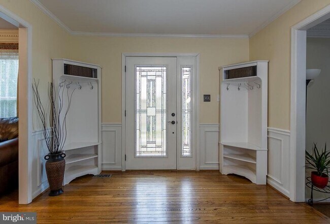 Building Photo - 1700 Abbey Oak Dr