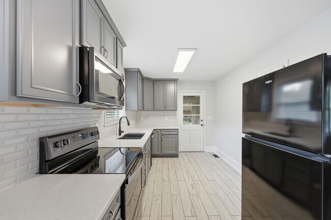 Building Photo - Beautifully Updated 3BR Home in an Established Burlington Neighborhood