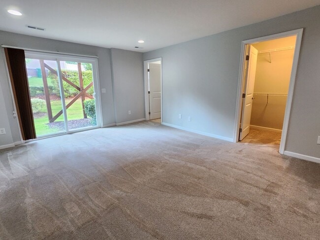 Building Photo - 4 Bedroom Cary Townhome! Great Location, N...