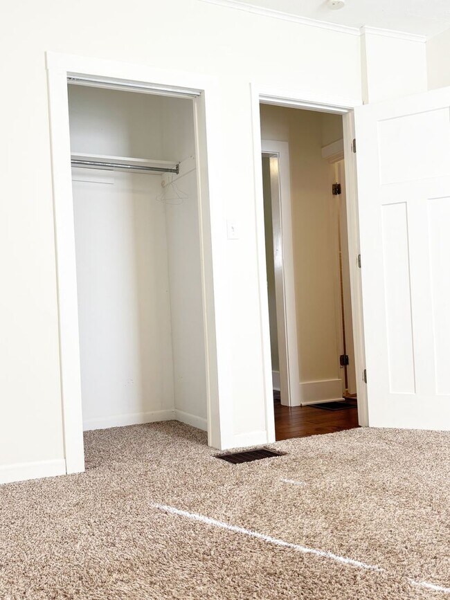 Building Photo - Alcoa 37701 - 3 bedroom 2 bath - call Jere...