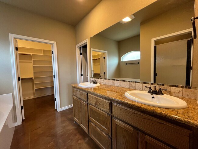 Building Photo - 3 Bedroom Home available for rent.   Refrigerator, washer and dryer included.