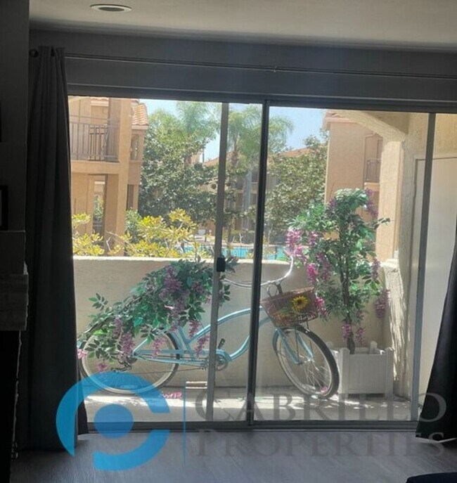 Building Photo - 640 Camino De Ln