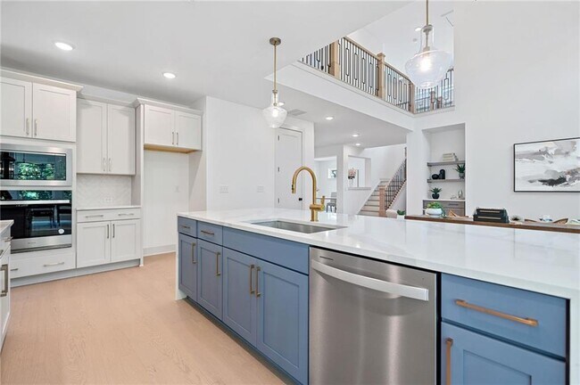 Building Photo - 461 Maypop Ln