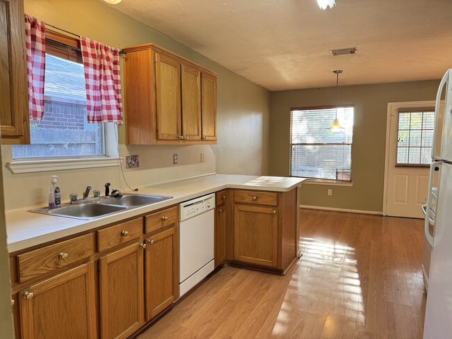 Building Photo - 10811 Cliffton Forge Dr