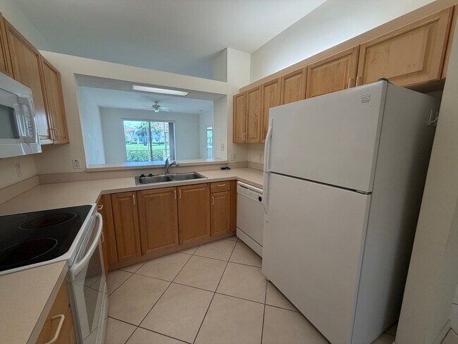 Building Photo - 330 Robin Hood Cir