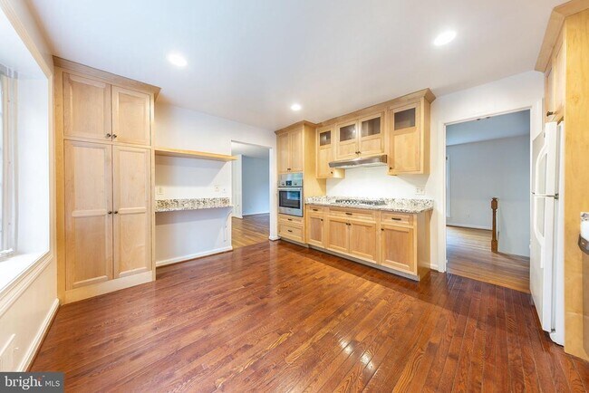 Building Photo - 615 Smallwood Rd